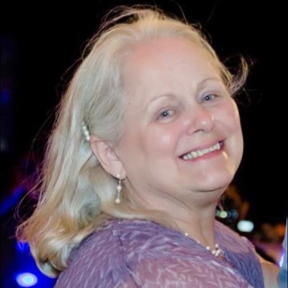 Meet your Posher, Cathy - Picture 2 of 4